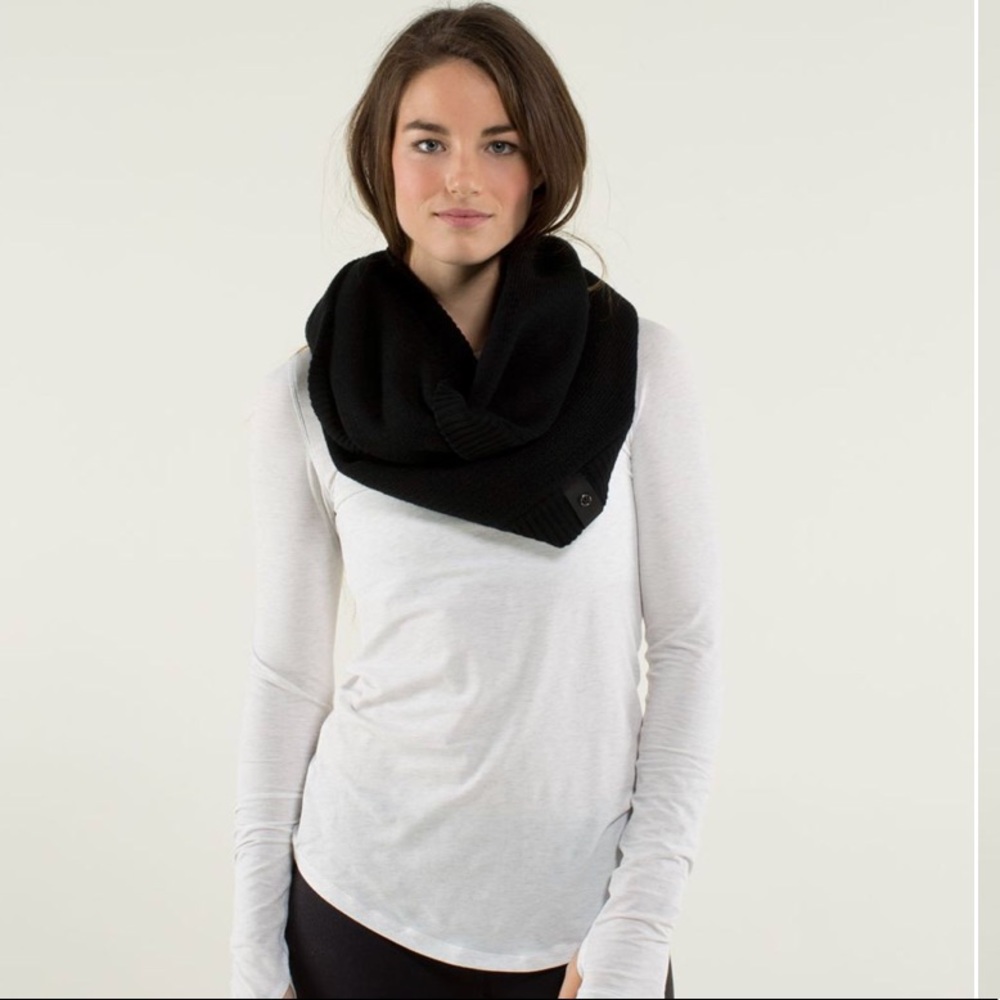 Lululemon Knit Happens Scarf